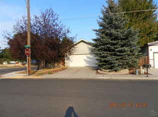 11 SE 9th St, Madras, OR 97741