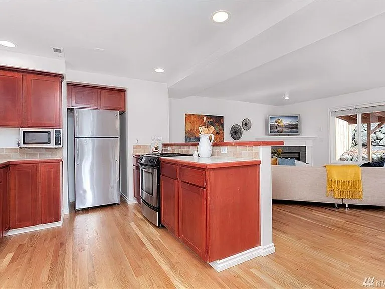 1122 Yakima Ave S — Photo 9