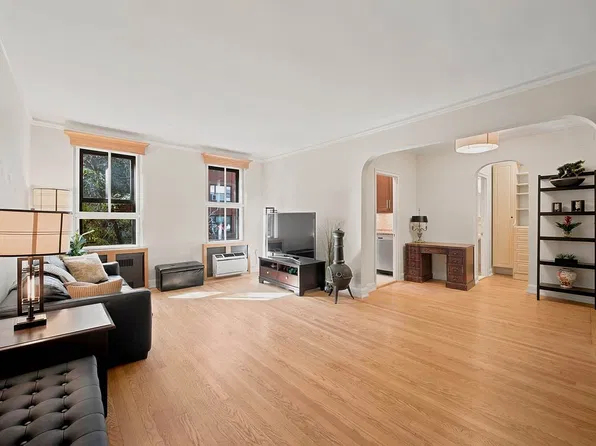 357 W 55th St APT 2C, New York, NY 10019