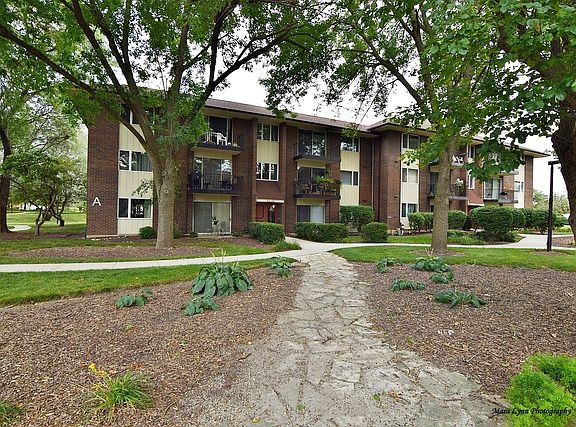 2nd image of 5S066 Pebblewood Ln APT A1