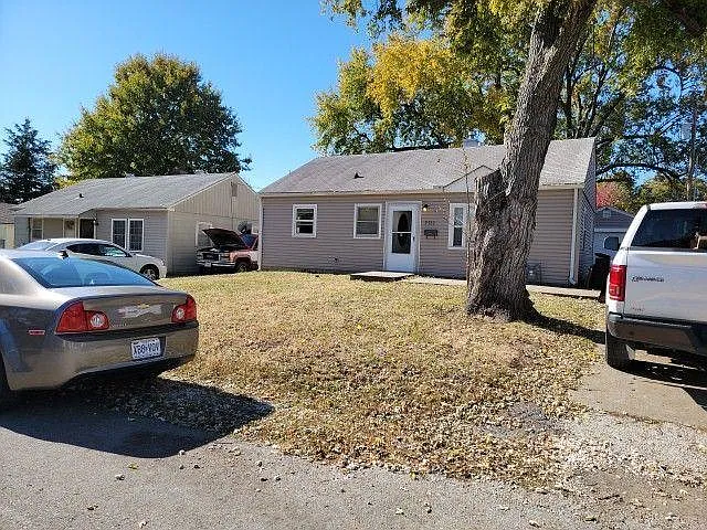 2322 Englewood Ct — Photo 8