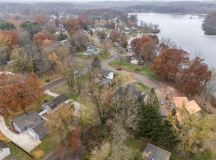 4407 Lakeshore Cir NW, Massillon, OH