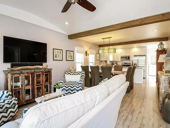 3rd image of 1113 W Balboa Blvd