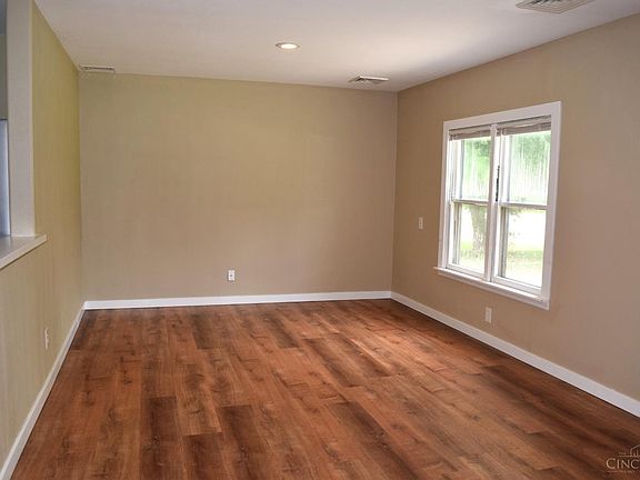 5th image of 2267 Woodville Pike