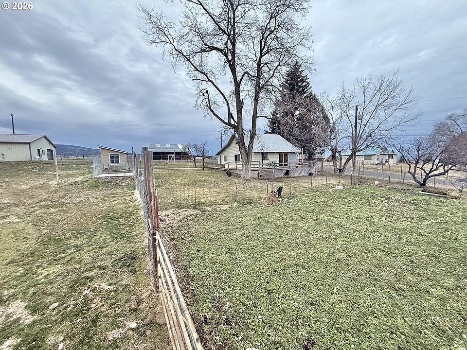 1st image of 455 W 3rd St