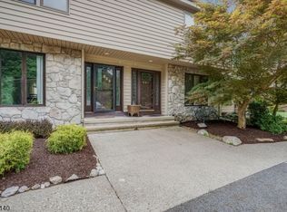 222 Cherokee Rd, Lafayette, NJ 07848