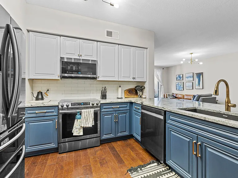 1315 East Blvd #416 — Photo 4