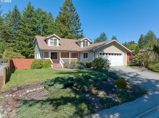 919 7th St, Brookings, OR 97415