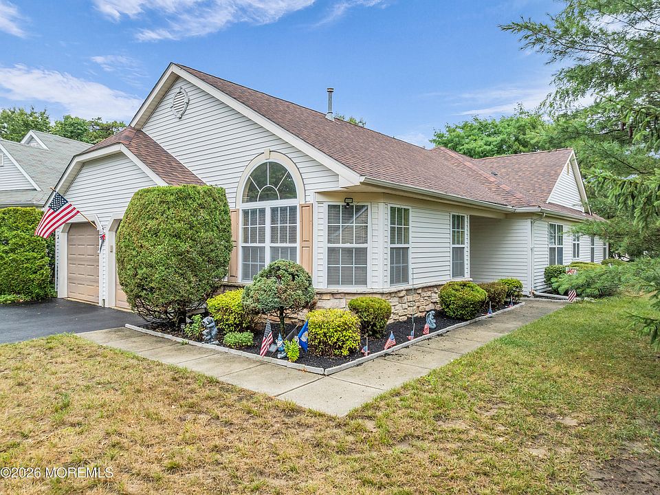 1st image of 2 Pine Valley Court