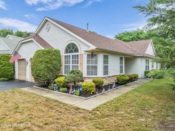 2 Pine Valley Court, Lakewood, NJ 08701