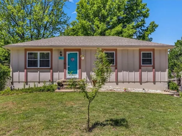 601 NE Sunnybrook Dr, Blue Springs, MO 64014