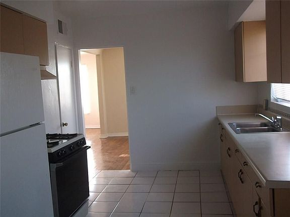 5th image of 827 Galloway Dr