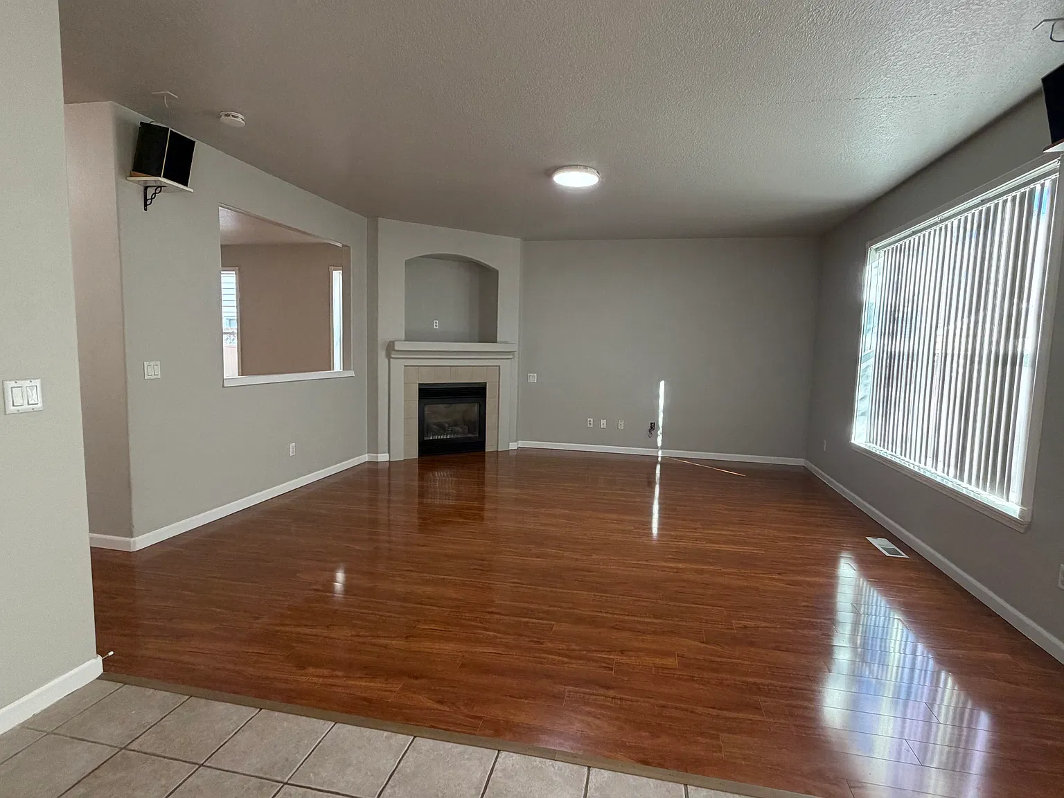 4 bed, 2400 sqft, $2,950 — Photo 3