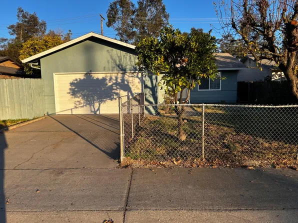 906 Woodrow St, Lodi, CA 95240