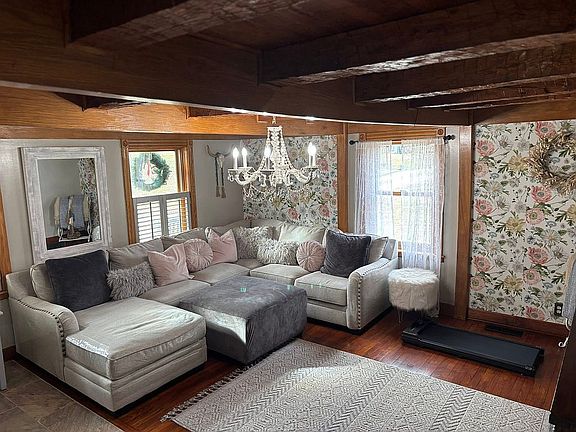 5th image of 1540 Mines Rd