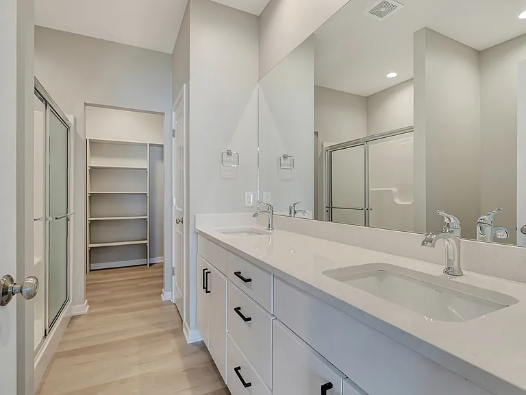 8926 S 42nd St — Photo 30