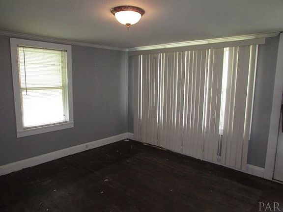 3rd image of 3401 W Gonzalez St