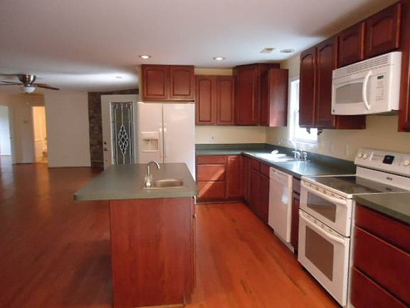 3rd image of 107 Matta Way