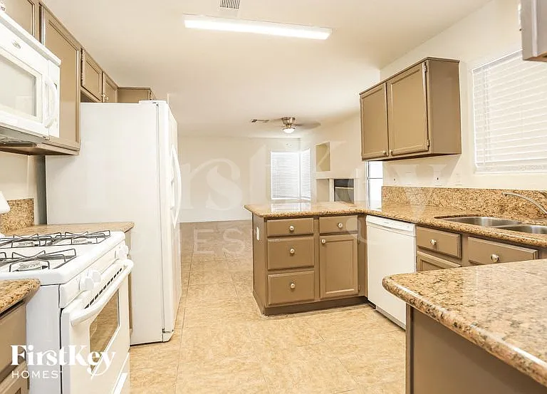 4333 Matinee Ave — Photo 6