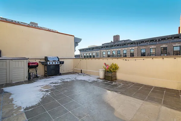 Rented by Compass | media 18