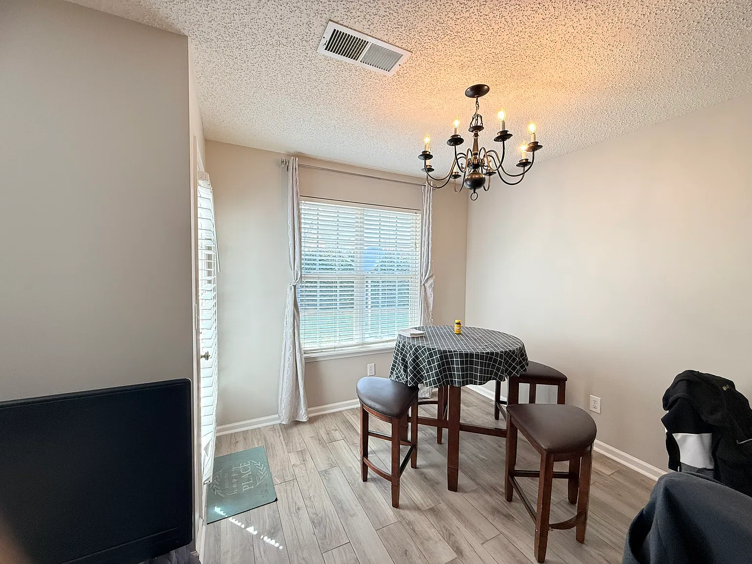 2 bed, 1426 sqft, $2,000 — Photo 4