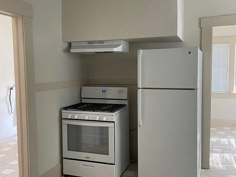 1342 N Van Ness Ave — Photo 10