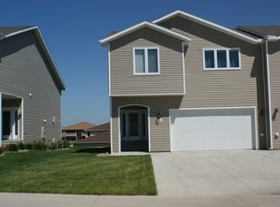 1741 Calgary Loop, Bismarck, ND 58503
