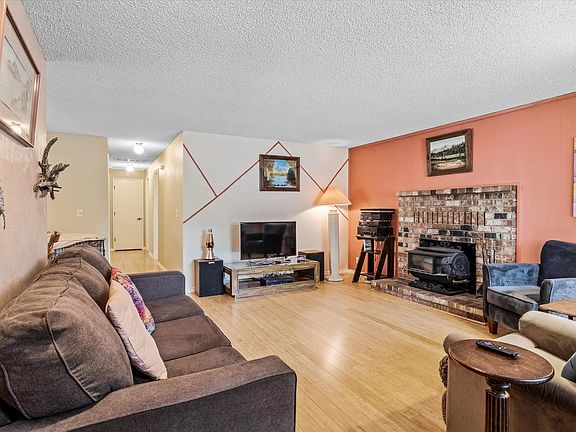 5th image of 545 Dogwood Dr