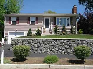 22 Bernice Dr, Cranston, RI 02920