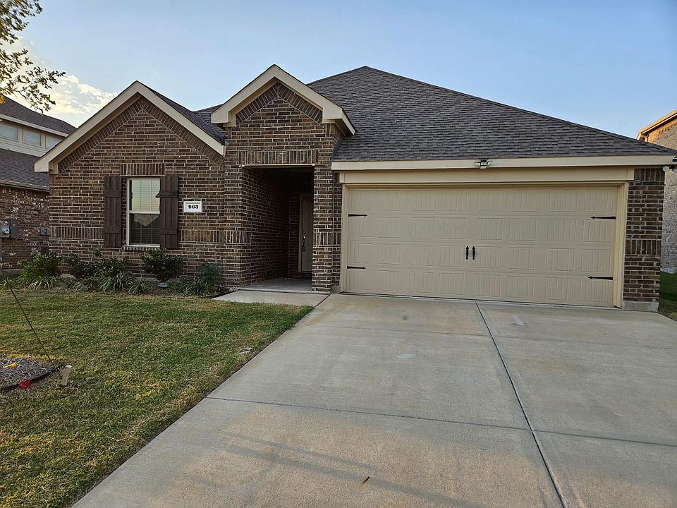 1st image of 903 Emerald Gate Dr