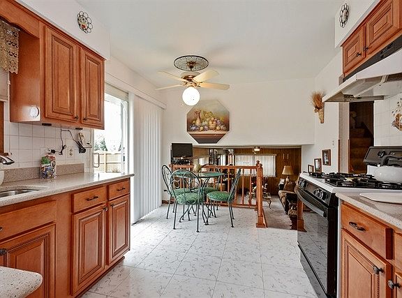 2nd image of 9305 Melvina Ave