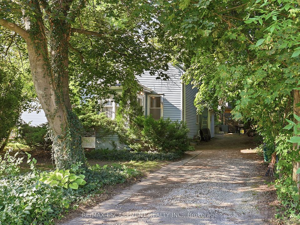 1st image of 152 Commercial St