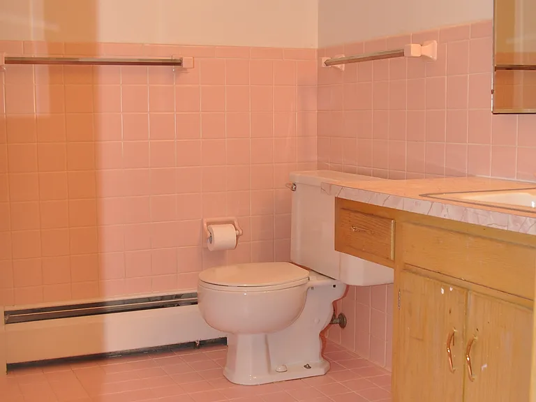 909 E Henry Clay St #304 — Photo 8