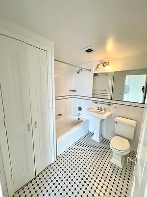 Rented by Addison Property Group | media 18