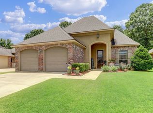 14 Silver Cedar Ct, Youngsville, LA 70592