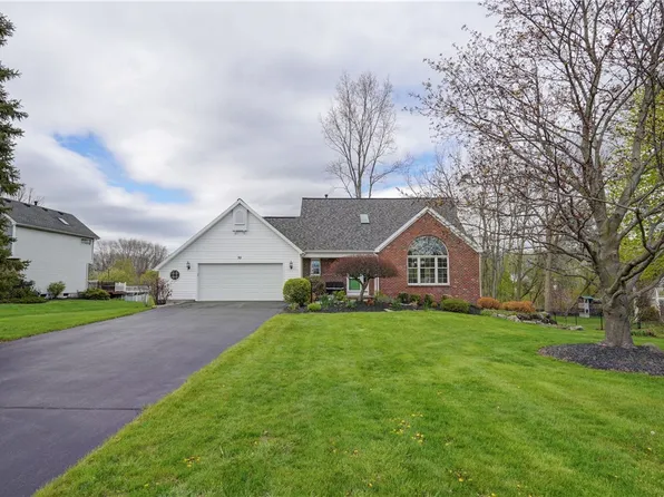 30 Walnut Hill Dr, Spencerport, NY 14559