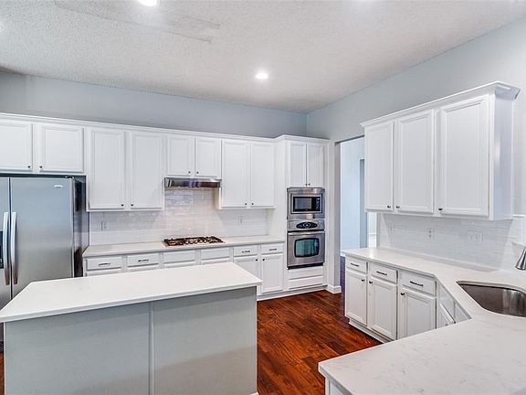 3rd image of 8013 Shady Ln