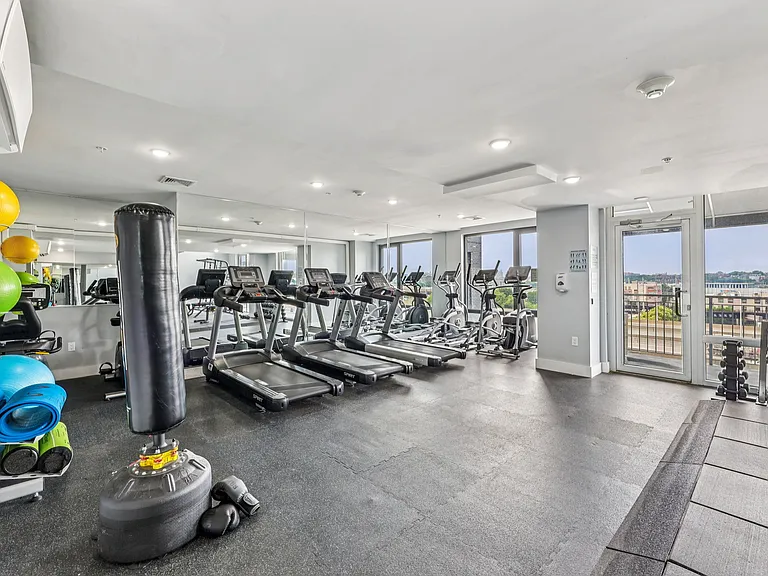 460 Grand — Photo 7