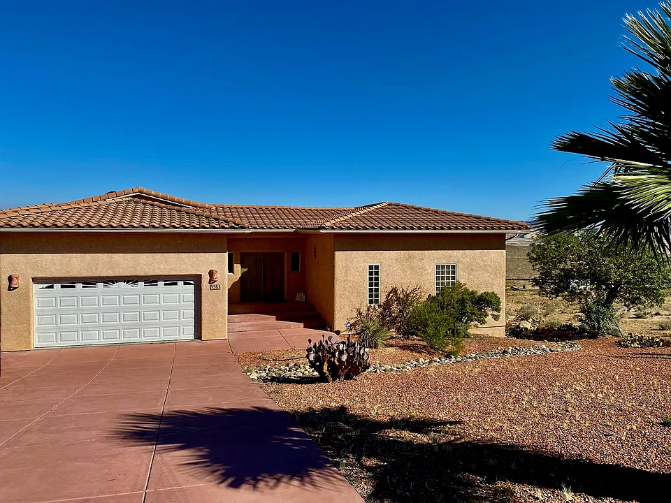581 N Rainbow Dr