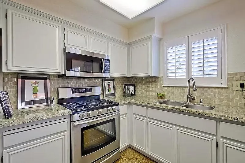 153 Margo Dr — Photo 2