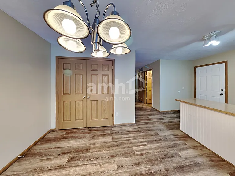 353 W Hunters Dr — Photo 6