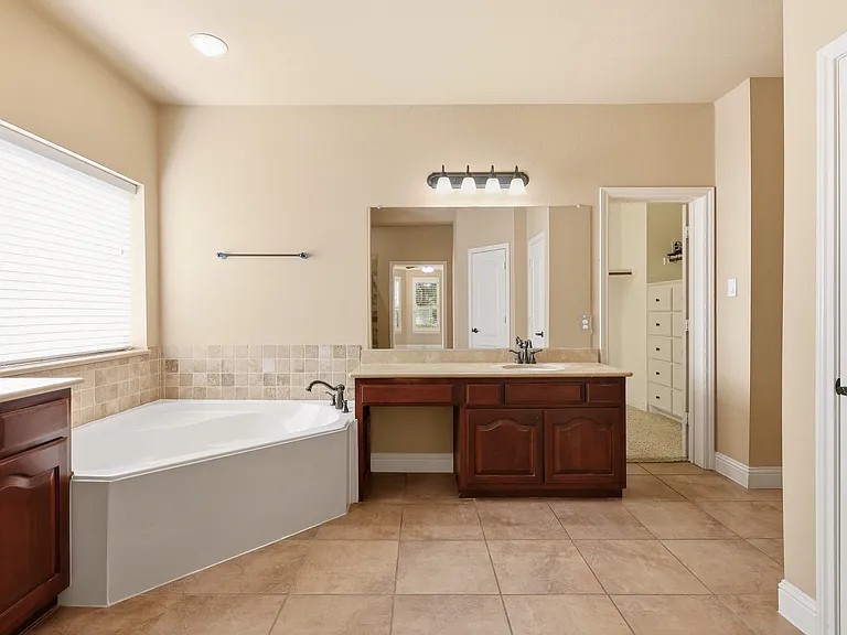 627 Seymour Dr — Photo 22