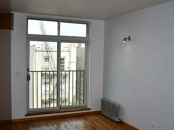 3rd image of 224 Eckford St Floor 3