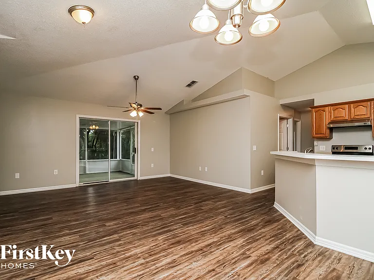 2826 Redbud Ct — Photo 4