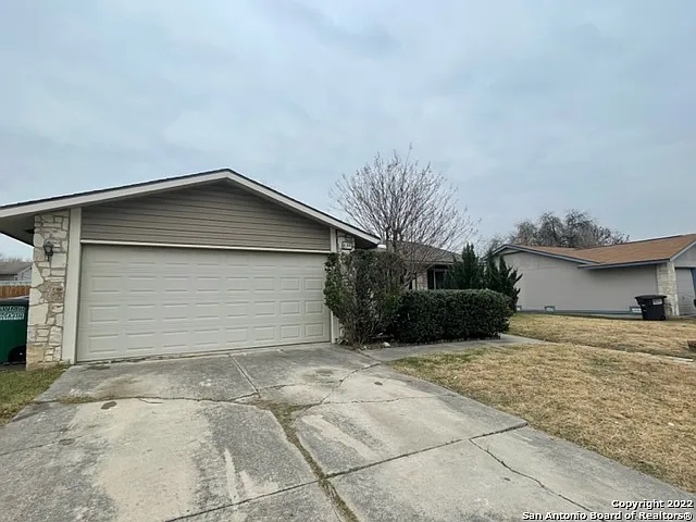 Building Photo - 838 Saddlebrook Dr