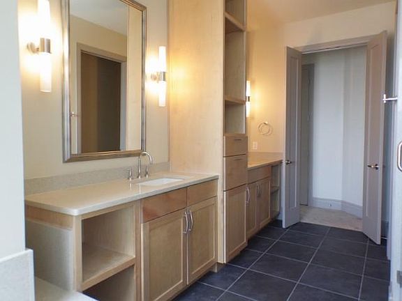 4th image of 352 N Ervay St #3401
