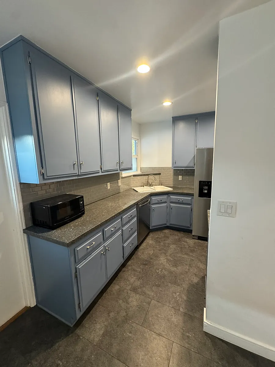 Building Photo - 5027 W 135th St