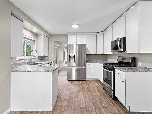 4th image of 241 Harrington Dr