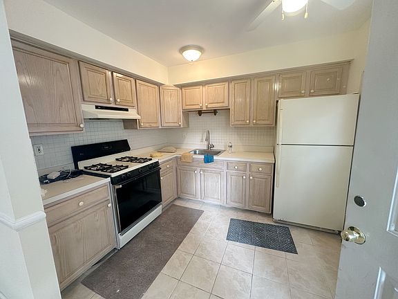2nd image of 556 Winant Ave #1