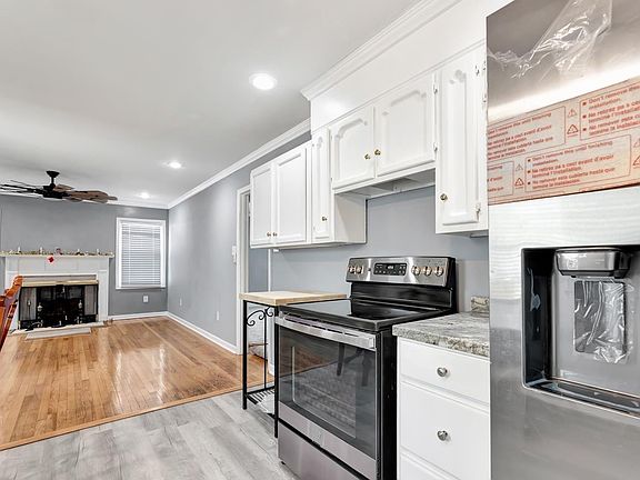 4th image of 1325 18th Way SW